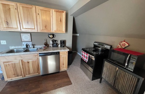 Seneca House | BEAUTIFUL CLEMSON LAKE HOME WITH VIEWS OF MOUNTAINS, CAMPUS AND GOLF COURSE