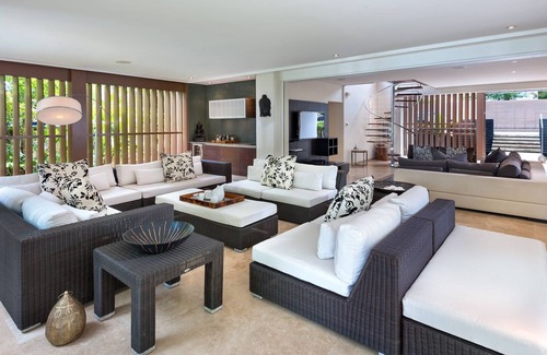 Gibbs Bay Villa | Beautiful Contemporary Beachfront House On Gibbs Beach