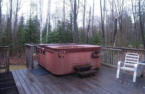Ludlow Cabin | Beautiful Cozy Log Cabin w/HOT TUB - Right In Mtn Community! Great All Seasons