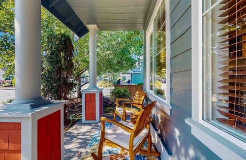 Enumclaw House | Beautiful Enumclaw home near downtown with yard, grill, gas fireplace, & A/C