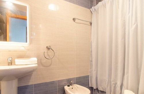 Oropesa del Mar Apartment | Beautiful apartment for 4 people with WIFI, A/C, pool, TV, terrace, pets allowed and parking