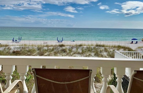 Silver Sands Beach Villa | Beautiful Family Beachfront Home