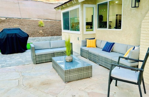 Canyon Country House | Beautiful Family Friendly Canyon Home with Pool & BBQ, 14 mi to Six Flags