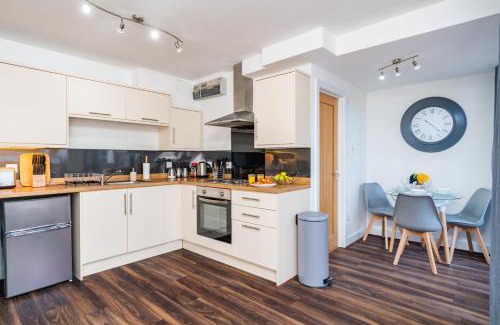 Andover Apartment | Beautiful Flat Town Centre 55 inch Smart TV + Netflix