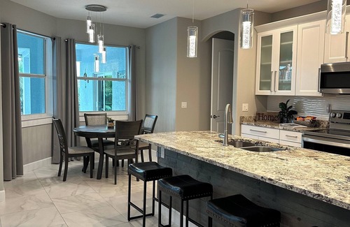 Pinehurst House | Beautiful Floridian Oasis with Heated Pool, Hot Tub and Close to Beaches!