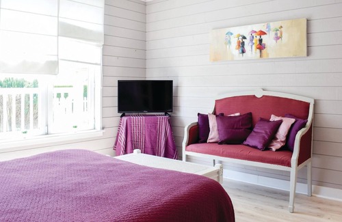 Quettreville-sur-Sienne House | Beautiful 5 bedroom wood frame holiday home in a colonial American style, very nice to live in and l