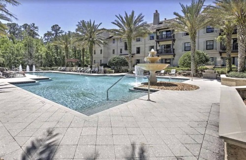 St. Augustine House | Beautiful GROUND FLOOR 3 Bedroom Relaxing Oasis w Private Veranda on Golfcourse