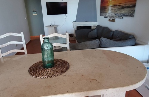 Mina do Azeiche House | BEAUTIFUL HOLIDAY HOME NEAR PAREDES WITH POOL AND DIRECT BEACH ACCESS