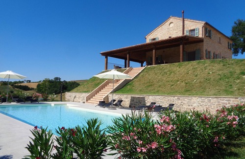 Monte Rinaldo Villa | BEAUTIFUL HOLIDAY HOUSE (6-8 people) in the rolling countryside of Le Marche