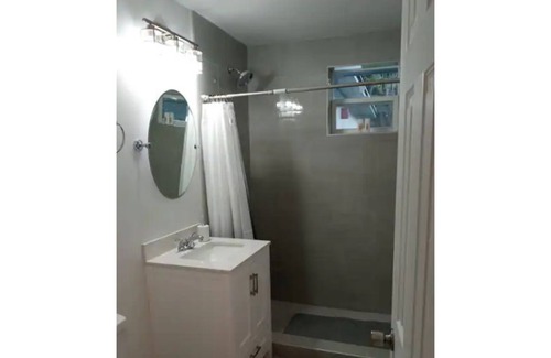 Southside House | Beautiful Home .4 bed .2 baths. Acre of land .great area.2 car garage