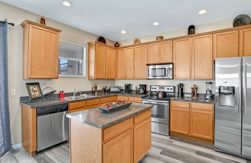Trafalgar Village House | Beautiful home close to theme parks with private oool, AC & W/D - dog-friendly