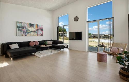Hvidbjerg Strand House | Beautiful Home In Børkop With Kitchen
