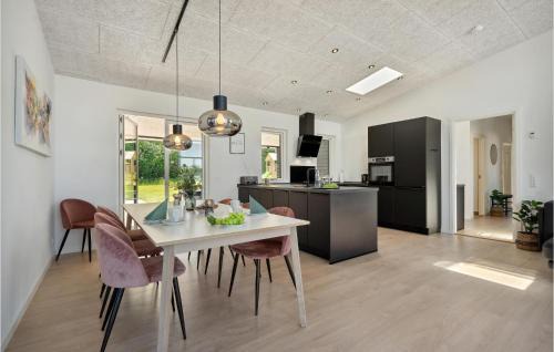 Hvidbjerg Strand House | Beautiful Home In Børkop With Kitchen
