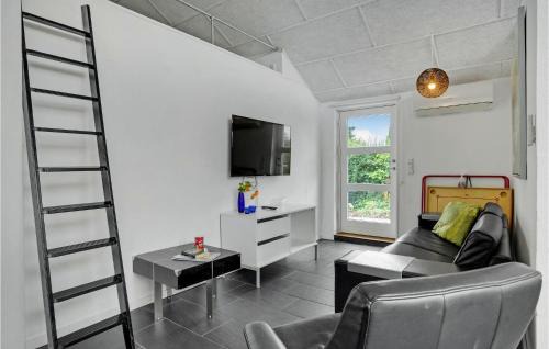 Hvidbjerg Strand House | Beautiful Home In Børkop With Kitchen