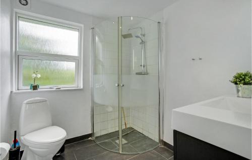 Hvidbjerg Strand House | Beautiful Home In Børkop With Kitchen