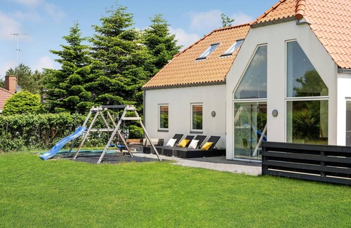 Ho House | Beautiful home in Blåvand with sauna