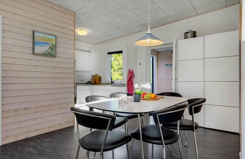 Femmøller House | Beautiful home in Ebeltoft with kitchen
