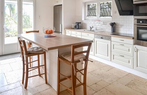 Issendolus House | Beautiful home in Issendolus with WiFi