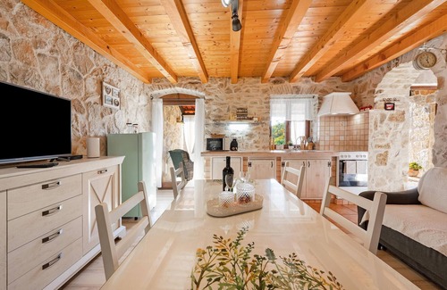 Sibenik House | Beautiful home in Konjevrate with WiFi