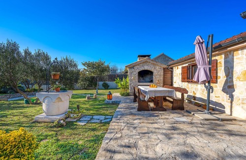 Sibenik House | Beautiful home in Konjevrate with WiFi