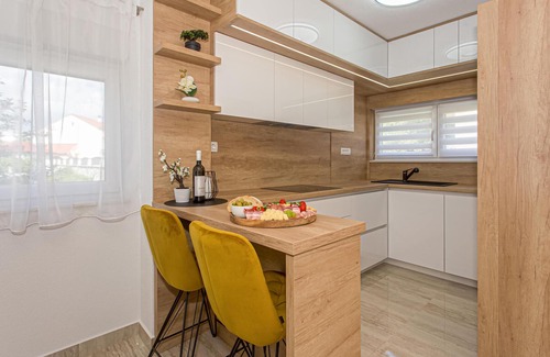 Dicmo House | Beautiful home in Kraj with WiFi