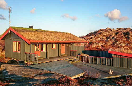 Offersøy House | Beautiful home in Offersøy with sauna