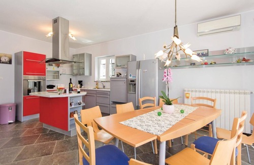 Valdebek House | Beautiful home in Pula with WiFi