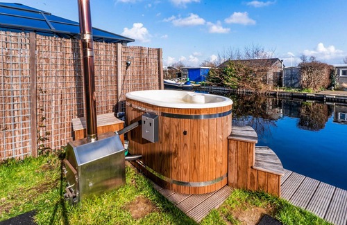Vinkeveen House | Beautiful home in Vinkeveen with sauna