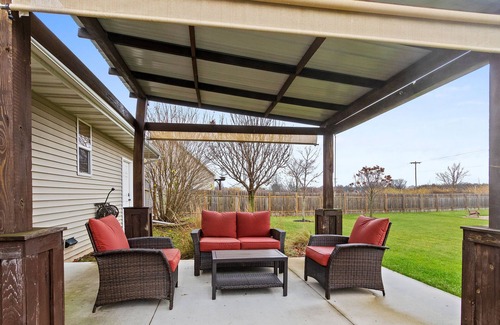 De Pere House | Beautiful home only 15 minutes from Lambeau Field