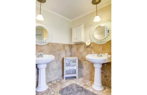 Golden Glades - The Woods House | Beautiful Home! Private pool! Close to the beach