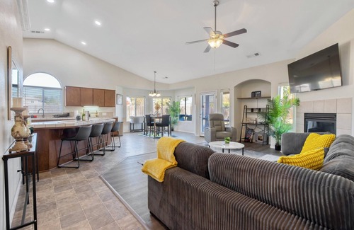 Visalia House | Beautiful Home Sequoia Park w/Office Pet Friendly