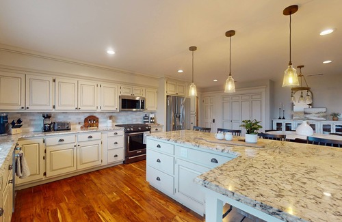 North Fork House | Beautiful home with playground, pond, foosball, & stainless steel appliances