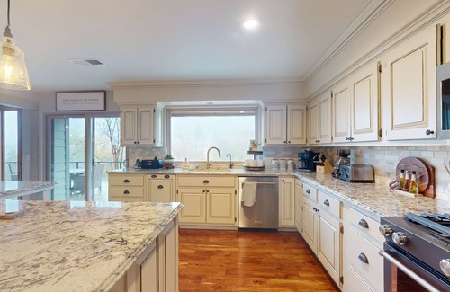 North Fork House | Beautiful home with playground, pond, foosball, & stainless steel appliances