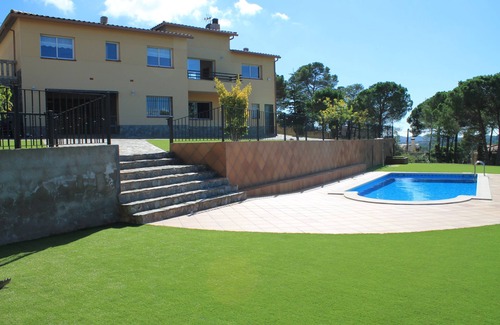 Lloret de Mar House | Beautiful house with pool and barbecue! Ideal for your vacation.