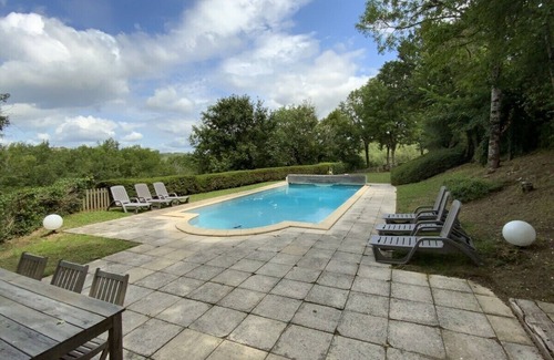 Bouzic House | Beautiful house with heated pool. Quiet location, close to attractions.