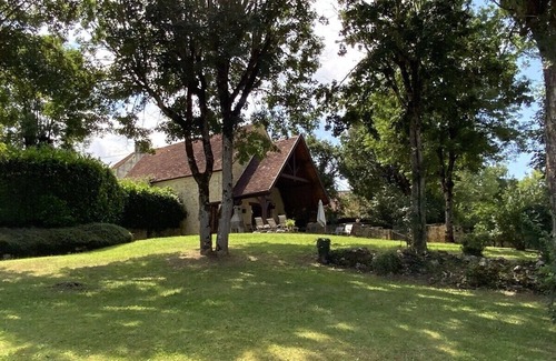 Bouzic House | Beautiful house with heated pool. Quiet location, close to attractions.