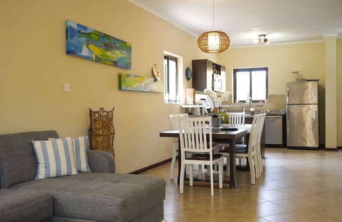 Kamay House | Beautiful House with Private Pool in Noord