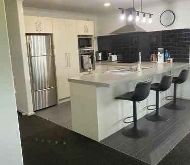 Kihikihi House | Beautiful house with rural views