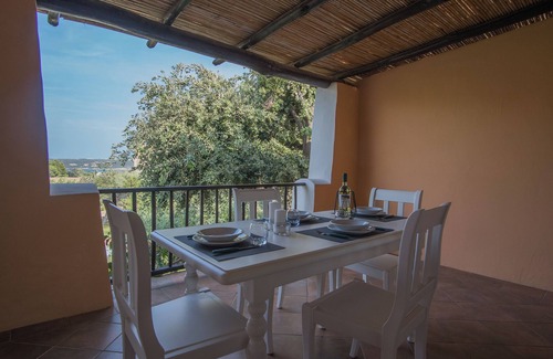 Liscia di Vacca Apartment | Beautiful Il Giardino degli Oleandri one bedroom Premium Apartment sleeps 4