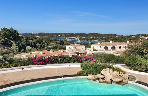 Liscia di Vacca Apartment | Beautiful Il Giardino degli Oleandri one bedroom Premium Apartment sleeps 4