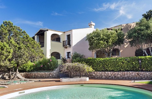 Liscia di Vacca Apartment | Beautiful Il Giardino degli Oleandri one bedroom Premium Apartment sleeps 4