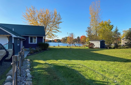 Farwell House | Beautiful Lake House Sleeps 8