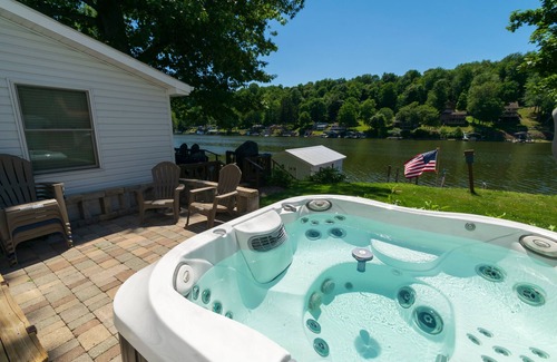 Wolcott House | Beautiful Lake House with Hot Tub!