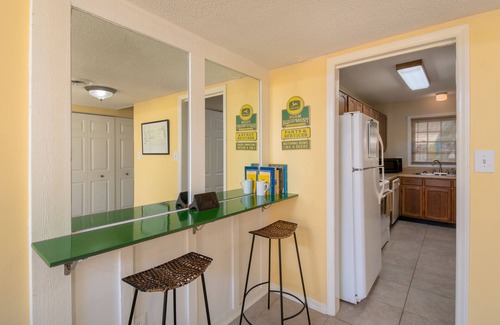 Lake Waccamaw House | Beautiful Lakefront Condo - Fall Special Book 3 nights, get the 4th night Free !