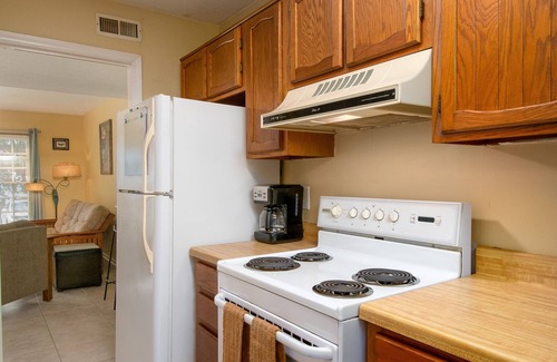 Lake Waccamaw House | Beautiful Lakefront Condo - Fall Special Book 3 nights, get the 4th night Free !