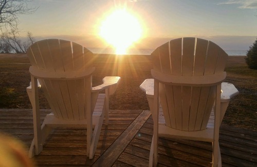 Manitoba Cabin | Beautiful Lakeview Cabin, quiet location, gorgeous sunsets & close to Beaches