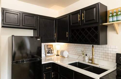Newtonville Apartment | Beautiful, Light-Filled North Troy Loft