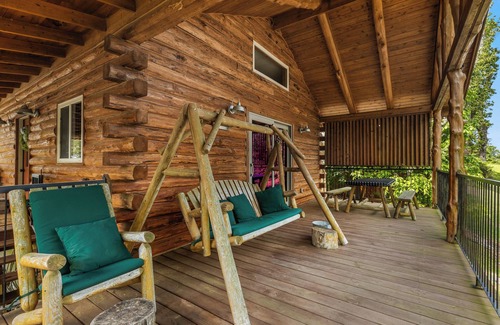 Sylvan Shores Cabin | Beautiful Log Cabin with Amazing Views of Beaver Lake