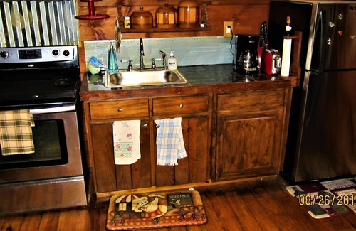 Rutherfordton Cabin | Beautiful log cabin, only minutes from the Equestrian Center