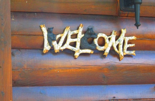 Rutherfordton Cabin | Beautiful log cabin, only minutes from the Equestrian Center